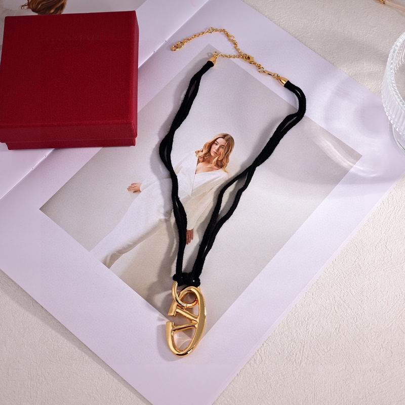 Valentino necklace 01yxh49